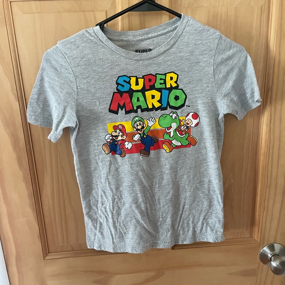 Like New, Boys Size Small (6-7) Super Mario T-Shirt